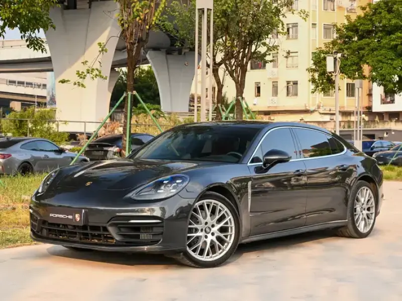 2023 Porsche Panamera с пробегом 26 000 км