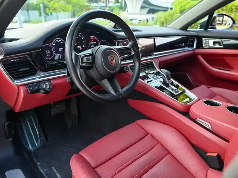 2023 Porsche Panamera с пробегом 26 000 км