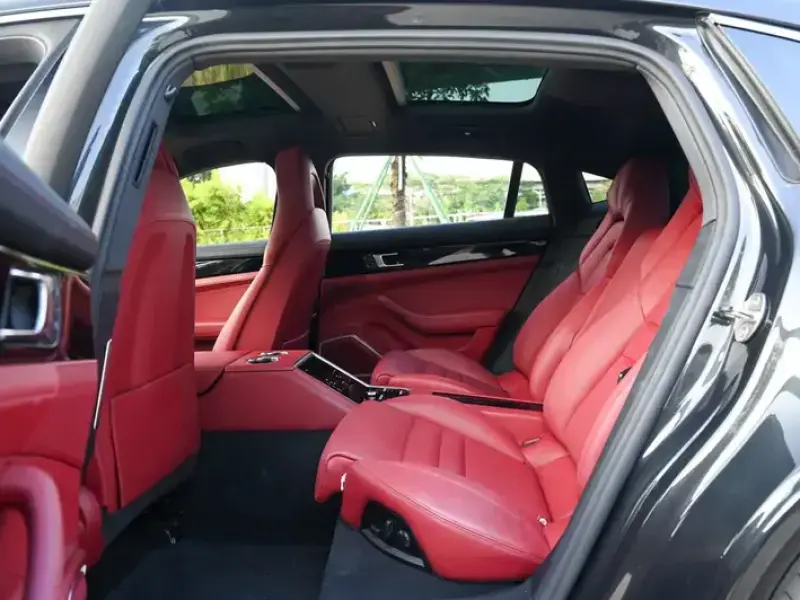 2023 Porsche Panamera с пробегом 26 000 км