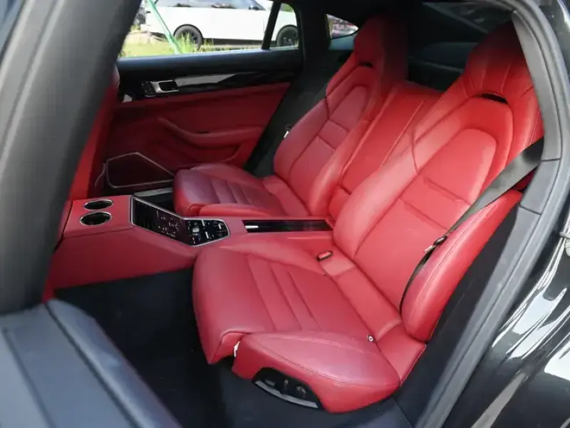 2023 Porsche Panamera с пробегом 26 000 км