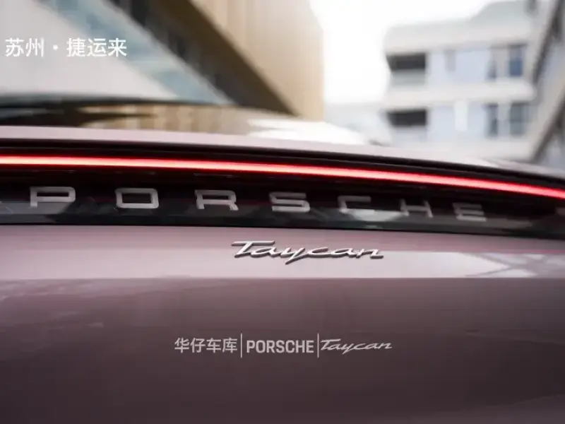 2020 Porsche Taycan с пробегом 17 000 км