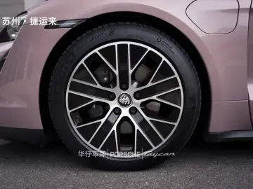 2020 Porsche Taycan с пробегом 17 000 км