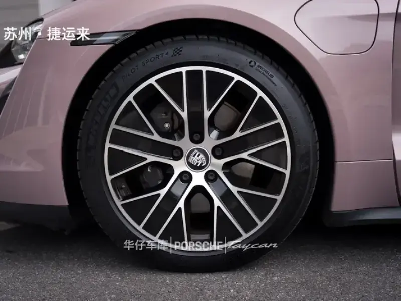 2020 Porsche Taycan с пробегом 17 000 км