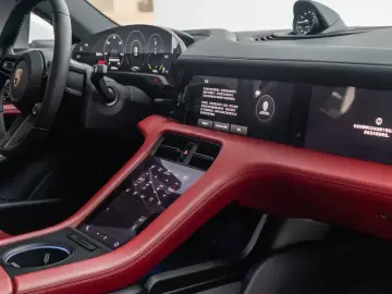 2019 Porsche Taycan с пробегом 29 000 км