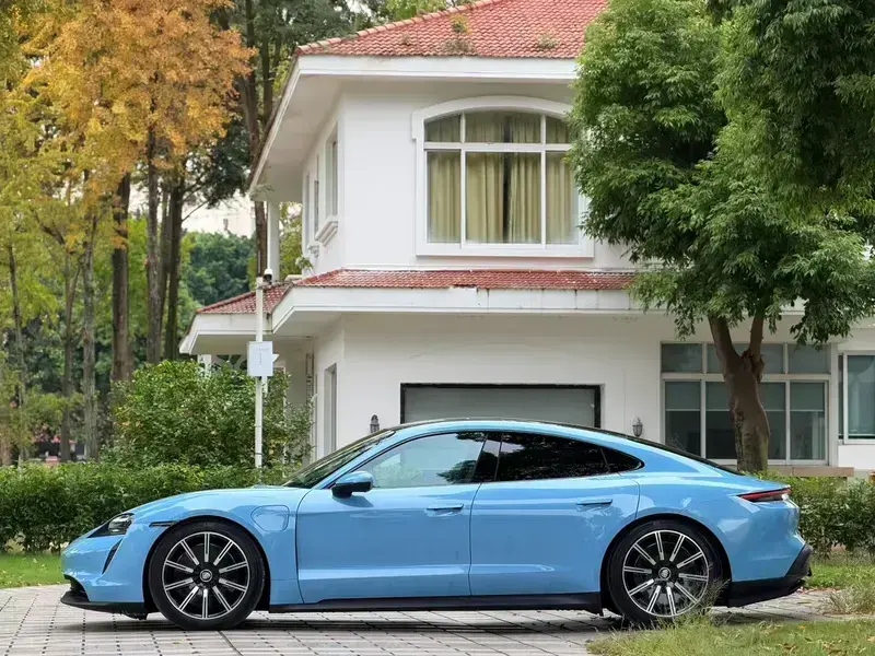 2019 Porsche Taycan с пробегом 28 000 км