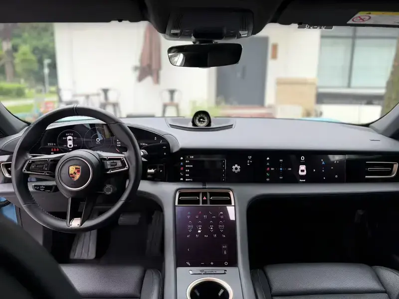 2019 Porsche Taycan с пробегом 28 000 км