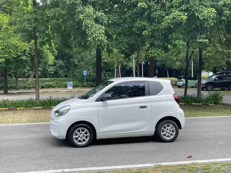 2022 Roewe Clever с пробегом 17 000 км