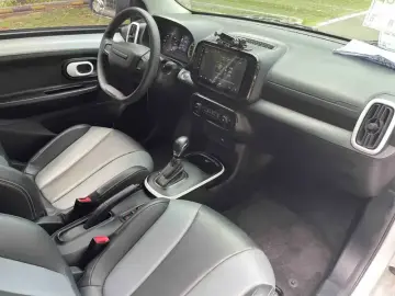 2022 Roewe Clever с пробегом 17 000 км