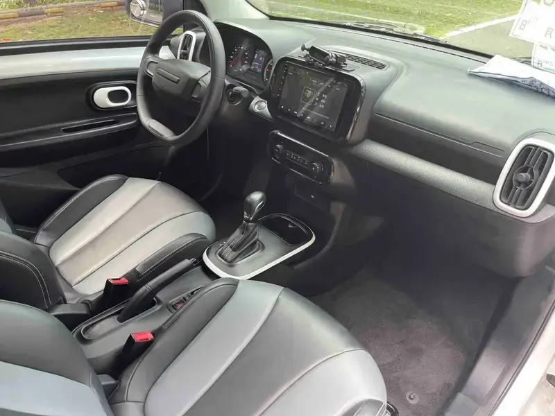 2022 Roewe Clever с пробегом 17 000 км