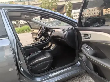 2020 Roewe i6 Max с пробегом 30 000 км