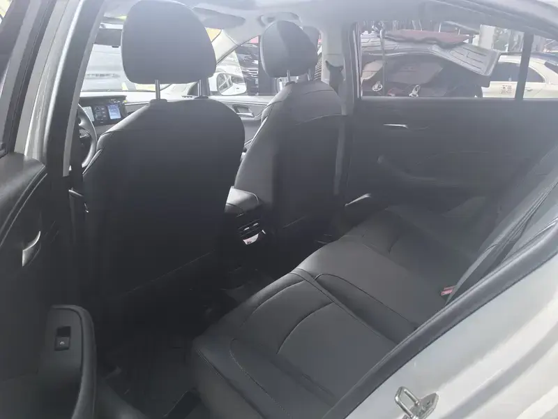 2026 Roewe i5 с пробегом 10 000 км
