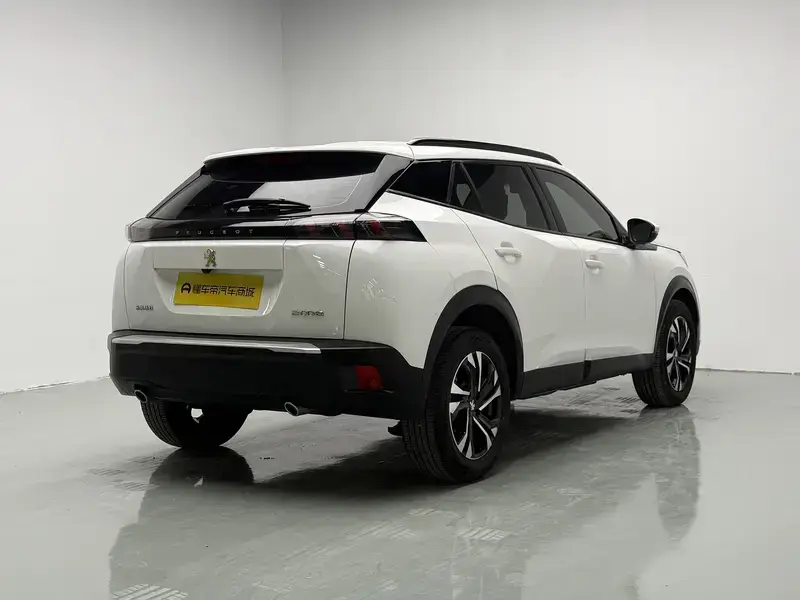 2022 Peugeot 2008 с пробегом 33 700 км