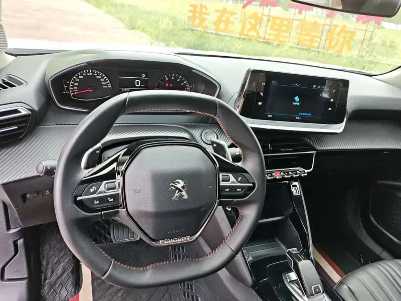 2022 Peugeot 2008 с пробегом 32 000 км