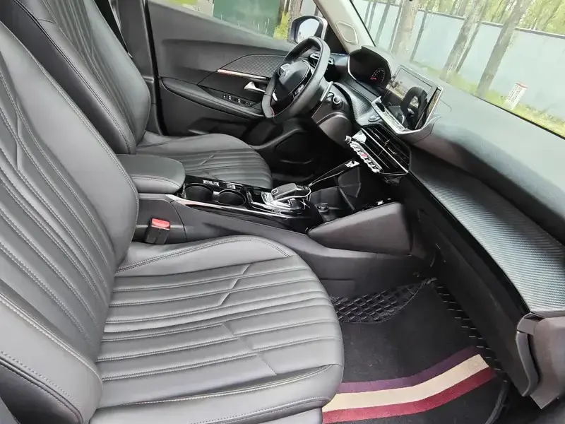 2022 Peugeot 2008 с пробегом 32 000 км