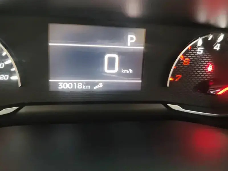 2022 Peugeot 2008 с пробегом 30 000 км