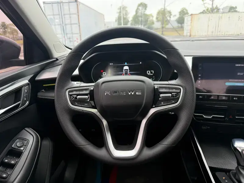 2021 Roewe i5 с пробегом 40 000 км