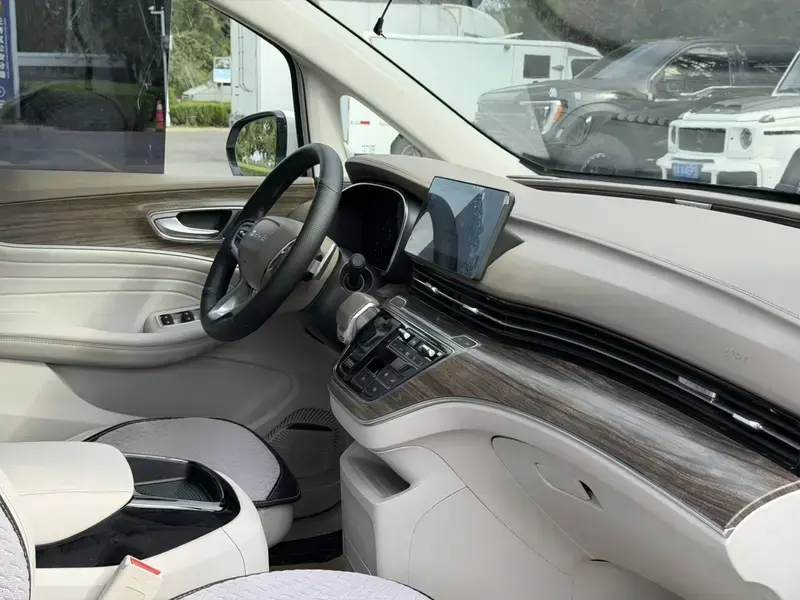 2023 Roewe iMAX8 с пробегом 78 000 км