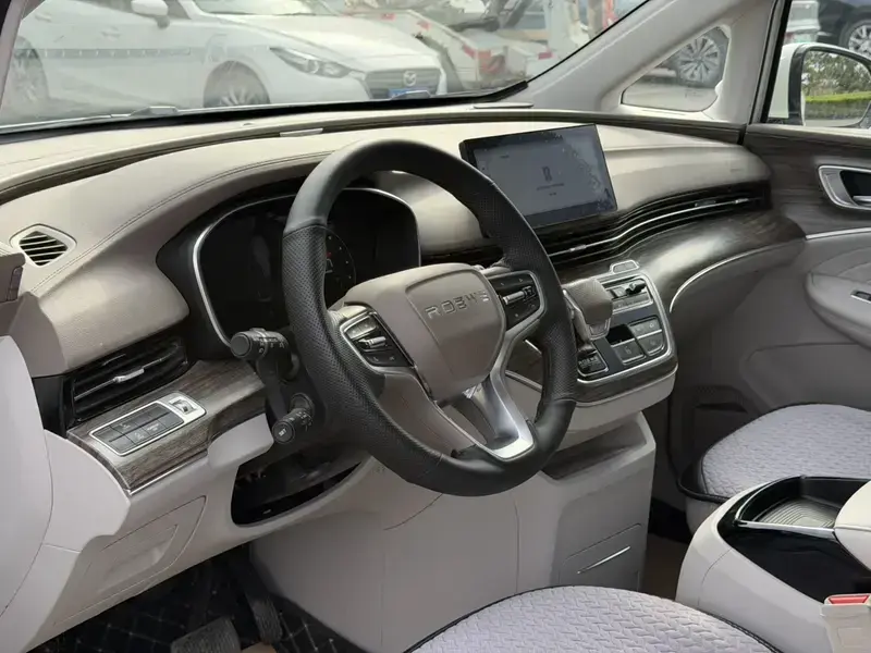 2023 Roewe iMAX8 с пробегом 78 000 км