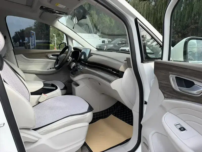 2023 Roewe iMAX8 с пробегом 78 000 км