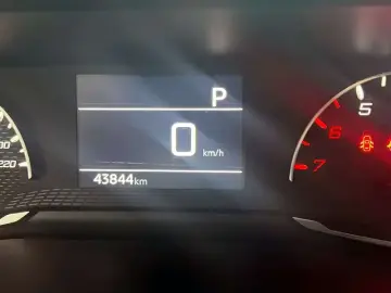 2022 Peugeot 2008 с пробегом 43 000 км