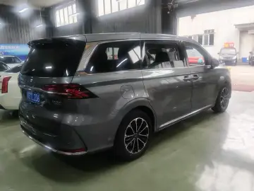2021 Roewe iMAX8 с пробегом 105 000 км