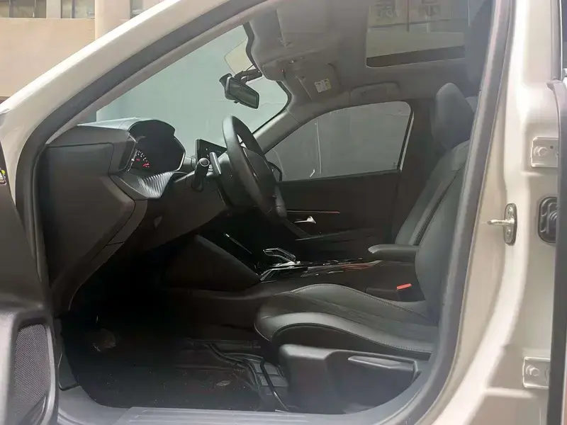 2022 Peugeot 2008 с пробегом 43 000 км