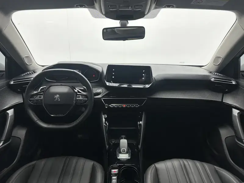 2022 Peugeot 2008 с пробегом 20 000 км