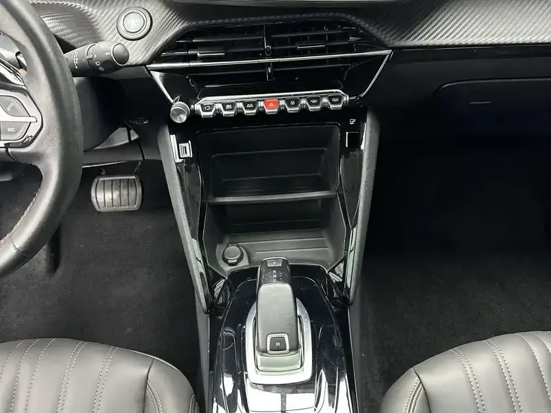 2022 Peugeot 2008 с пробегом 20 000 км