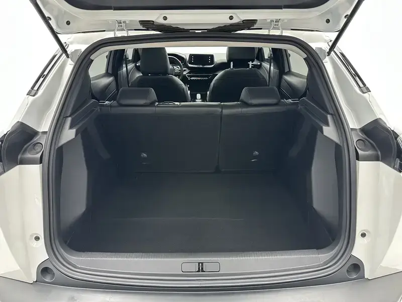 2022 Peugeot 2008 с пробегом 20 000 км