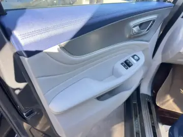 2022 Roewe iMAX8 с пробегом 75 000 км