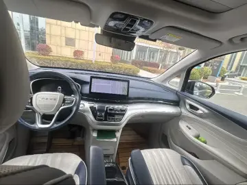 2022 Roewe iMAX8 с пробегом 63 000 км