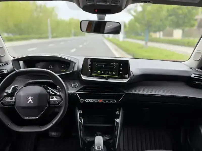 2020 Peugeot 2008 с пробегом 24 000 км