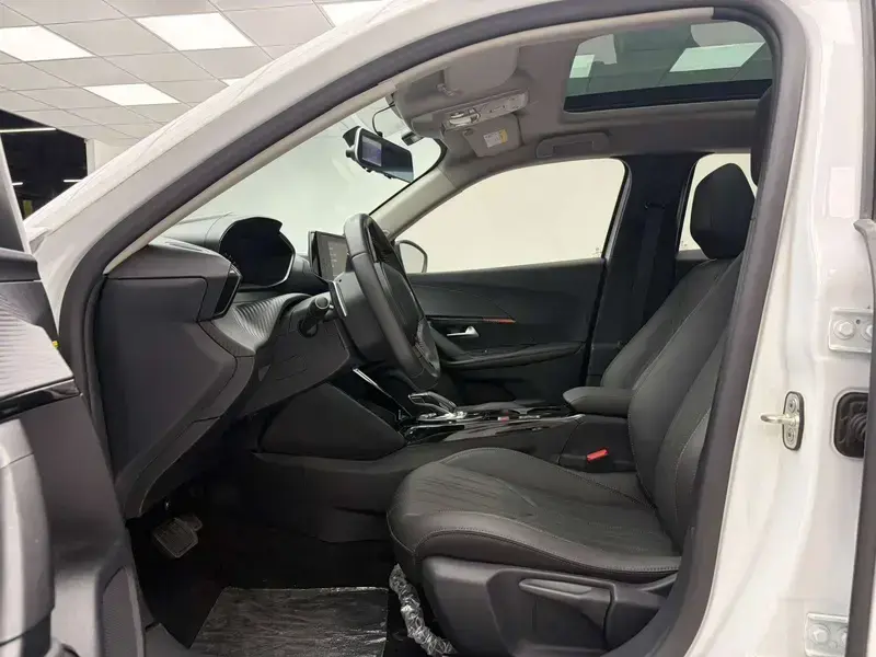 2022 Peugeot 2008 с пробегом 12 000 км