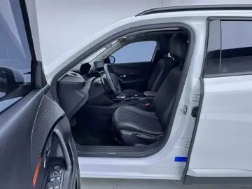 2022 Peugeot 2008 с пробегом 42 700 км