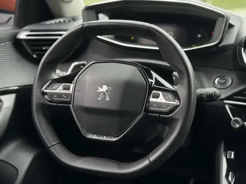 2022 Peugeot 2008 с пробегом 26 000 км