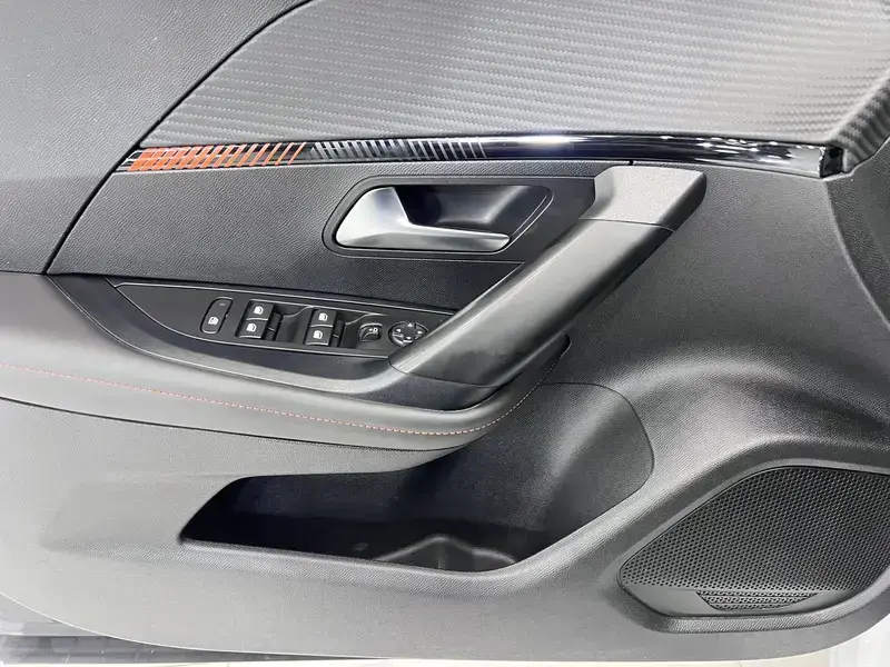2022 Peugeot 2008 с пробегом 15 000 км