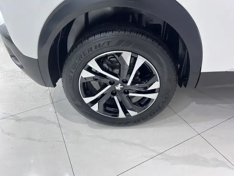 2022 Peugeot 2008 с пробегом 15 000 км