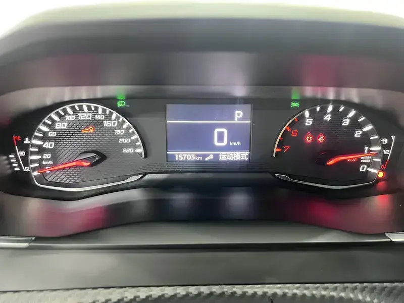 2022 Peugeot 2008 с пробегом 15 000 км