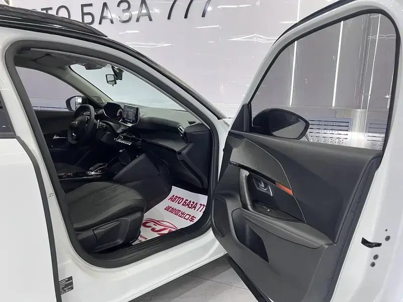 2022 Peugeot 2008 с пробегом 15 000 км