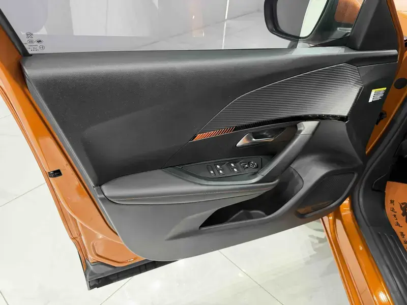 2022 Peugeot 2008 с пробегом 49 000 км
