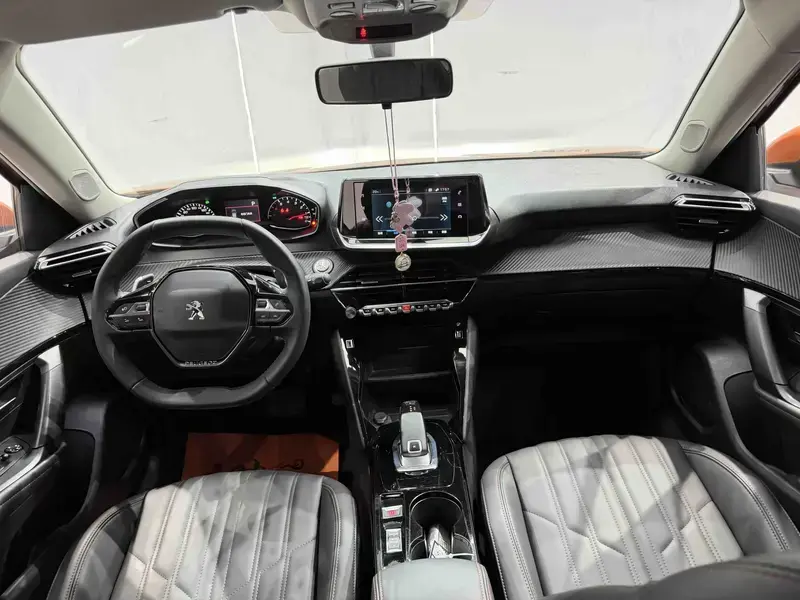 2022 Peugeot 2008 с пробегом 49 000 км