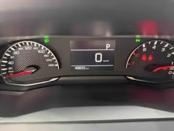 2022 Peugeot 2008 с пробегом 49 000 км