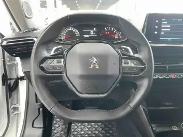 2022 Peugeot 2008 с пробегом 26 600 км