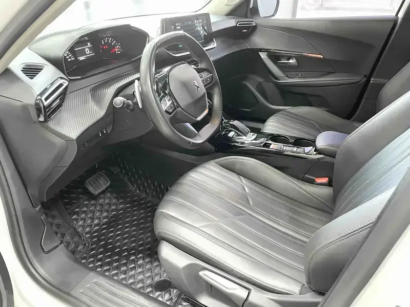 2022 Peugeot 2008 с пробегом 26 600 км