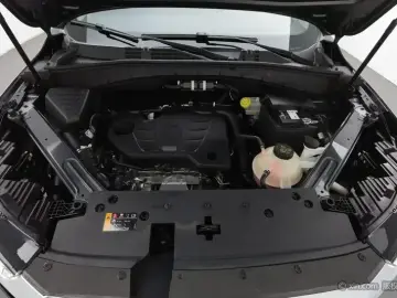 2025 Roewe RX5 с пробегом 12 100 км