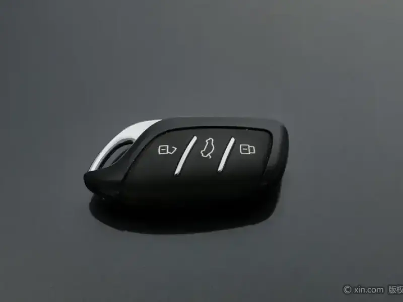 2025 Roewe RX5 с пробегом 12 100 км