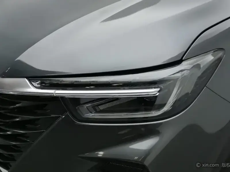 2025 Roewe RX5 с пробегом 12 100 км