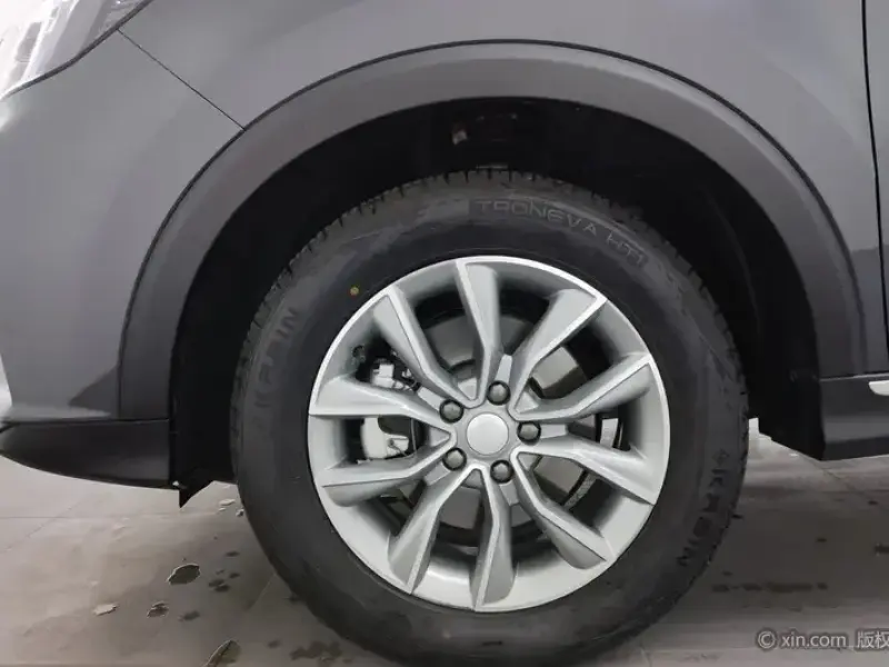 2025 Roewe RX5 с пробегом 12 100 км