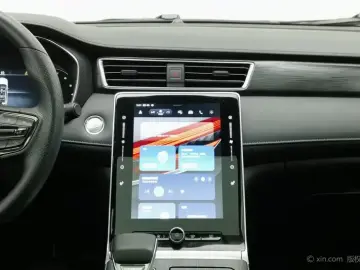 2025 Roewe RX5 с пробегом 12 100 км