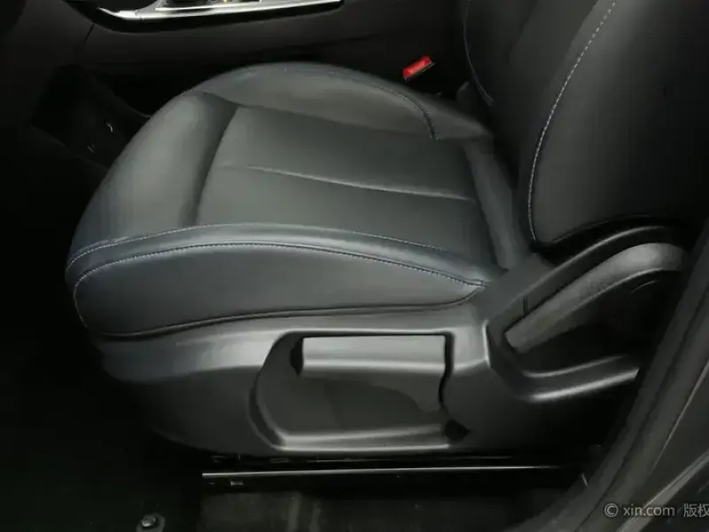 2025 Roewe RX5 с пробегом 12 100 км